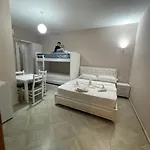 Zini Konukevi Avlonya