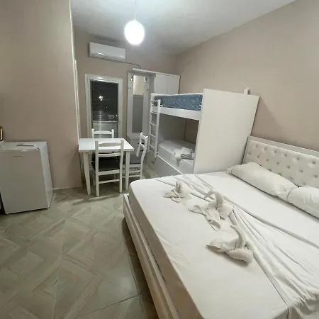Zini ゲストハウス Vlorë