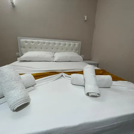ゲストハウス Zini Vlorë