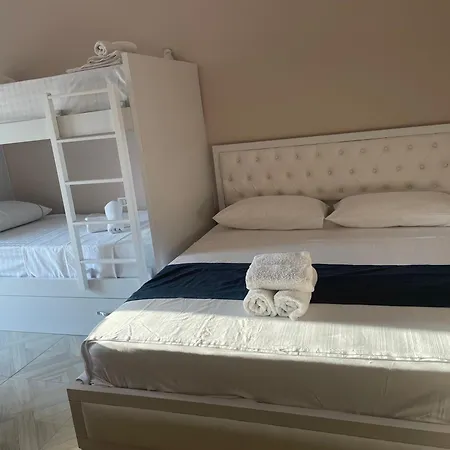ゲストハウス Zini Vlorë