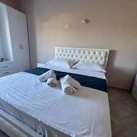 Zini Konukevi Avlonya